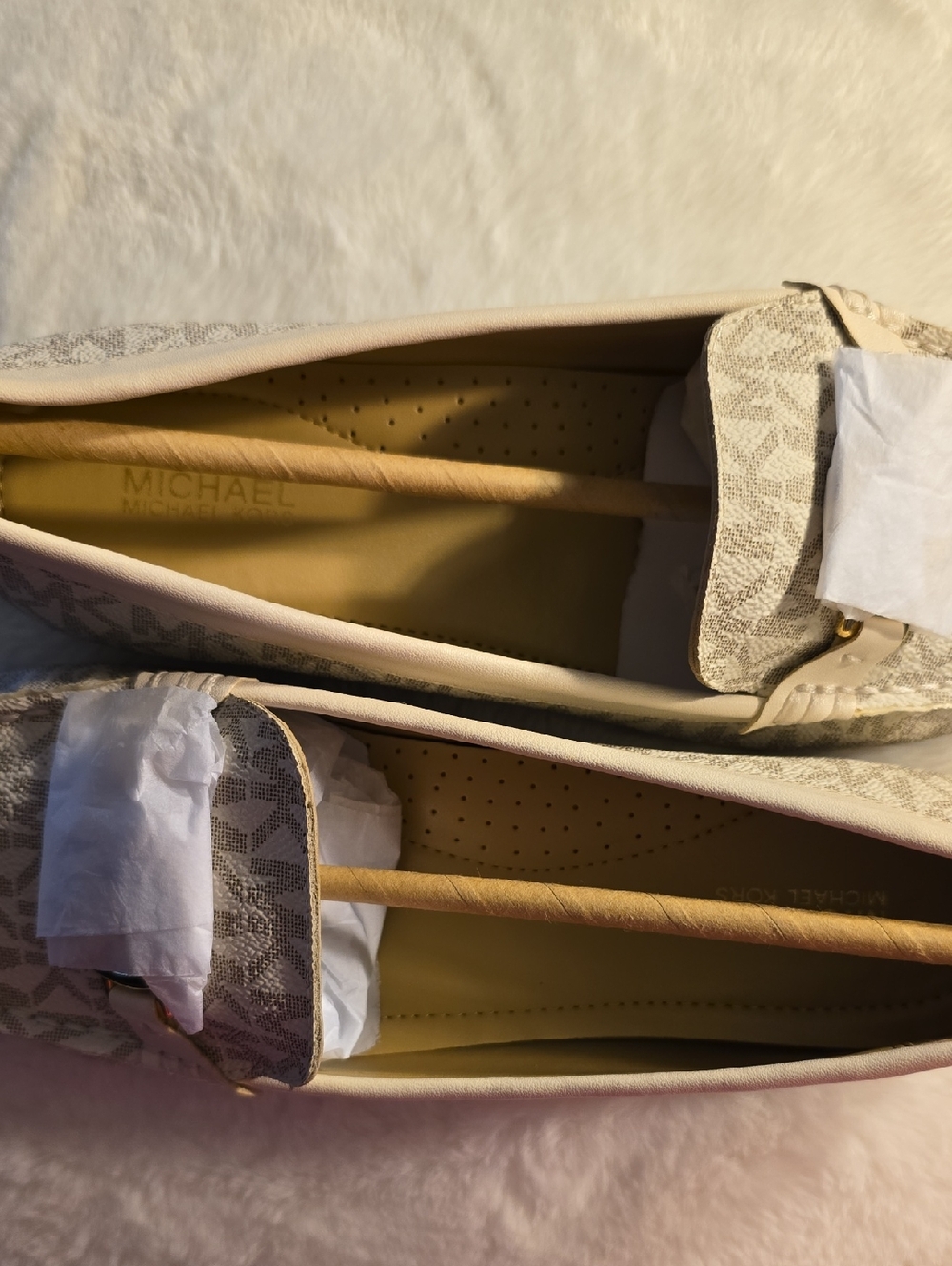 Authentic Michael Kors Shoes - Picture 5 of 6